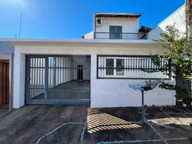 Casa/Sobrado residencial com 03 quartos no Jardim Residencial Santina Paroli Peccinini I.