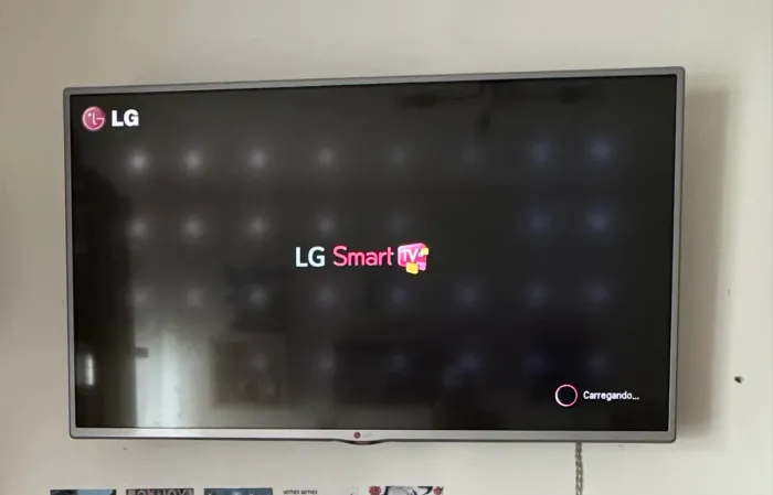 TV LG smart 42 polegadas com manchas brancas na tela 