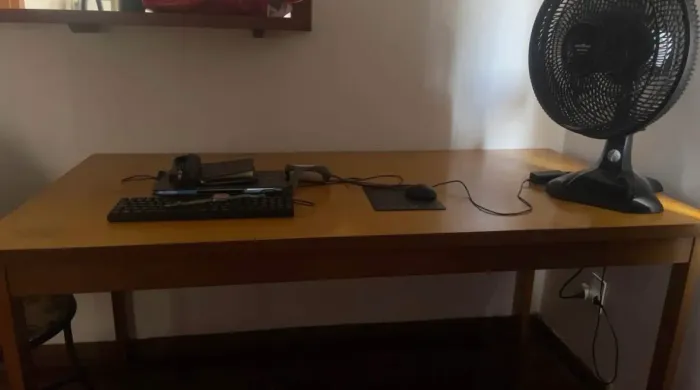 Mesa de Madeira Amarela