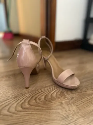 Sandália rosé via Marte 