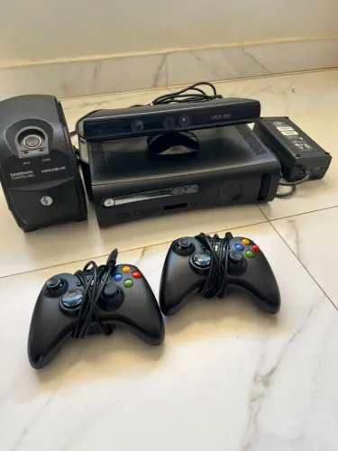 Xbox 360 com Kinect - funcionando - leia o anúncio