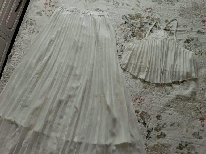 Conjunto de saia e top plissada cor branca tamanho P