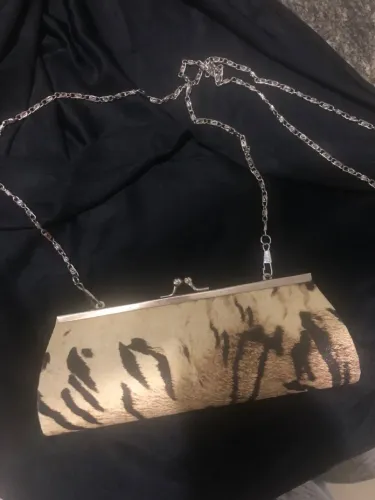 Bolsa pequena com alça prateada