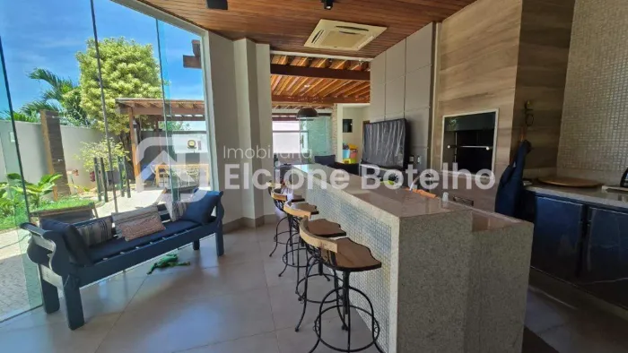 Casa de Condomínio em Uberlândia - 5 quartos, 4 suítes, 297 m² | Lazer Completo