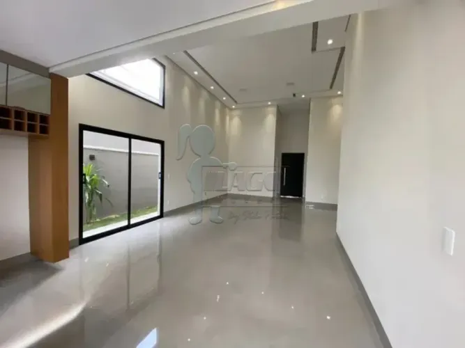Casa de 200m² com 03 suítes à venda em condomínio - Vila do Golf