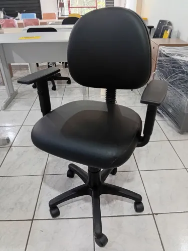 Cadeira com braços para escritório