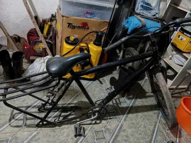 Bicicleta aro 26 a venda apenas uma observação trocar a janta traseira é a câmera de ar