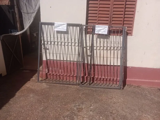 Portão de aço