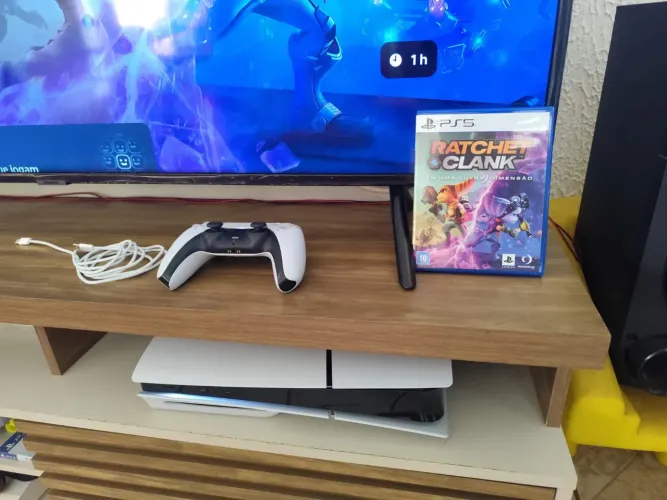 Playstation 5 Slim conservado Ssd 1 tera com nota fiscal e jogo. Aceito cartão