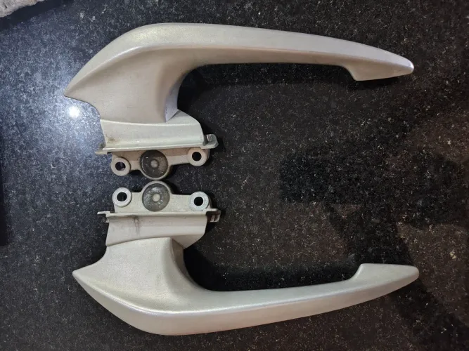 Vendo ou troco - Alça do garupa para CB300R de 2009 a 2015