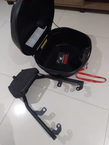 Vendo baú de 36 LT leia o anúncio