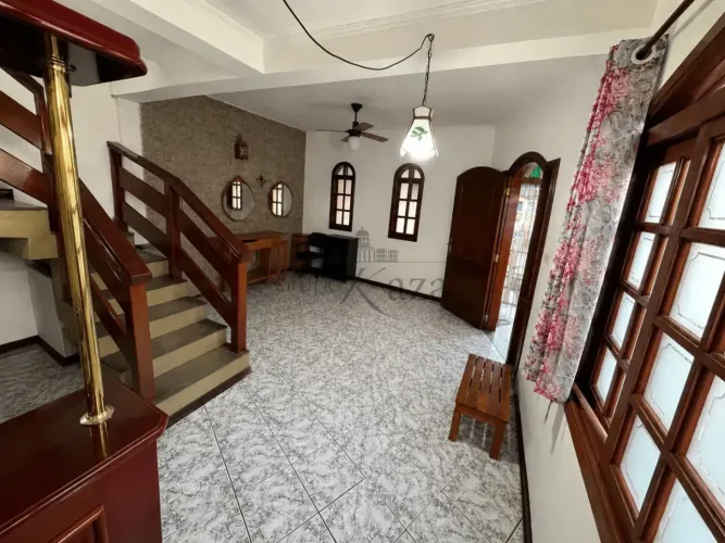 Casa Sobrado - Jardim Emília - Jacareí - 3 Dormitórios - 218,39m².