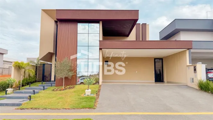 Casa Térrea no Jardins Itália | 286m² | 4 Suítes | Piscina Aquecida | 525m² de Terreno