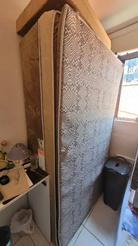 Cama solteirão em bom estado