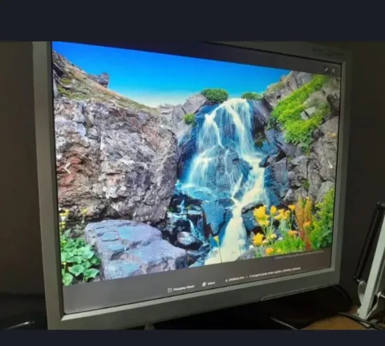 Monitor de 17 polegadas quadrado 