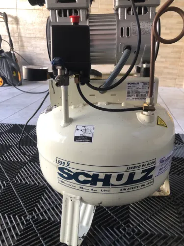 Compressor isento de óleo 110V 30 litros