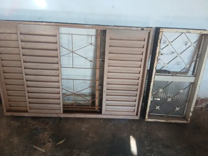 Janela de quarto e de banheiro chamar zap *