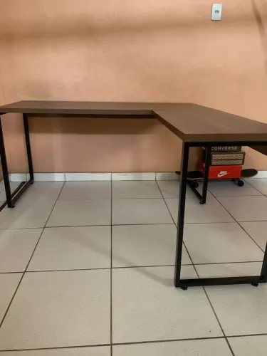Vendo essa mesa nuca usada.