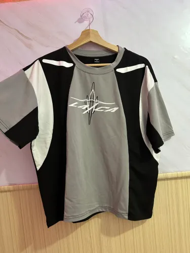 camiseta streetwear bicolor