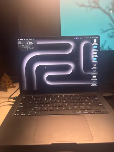 MacBook Pro 1T 16 gb m5