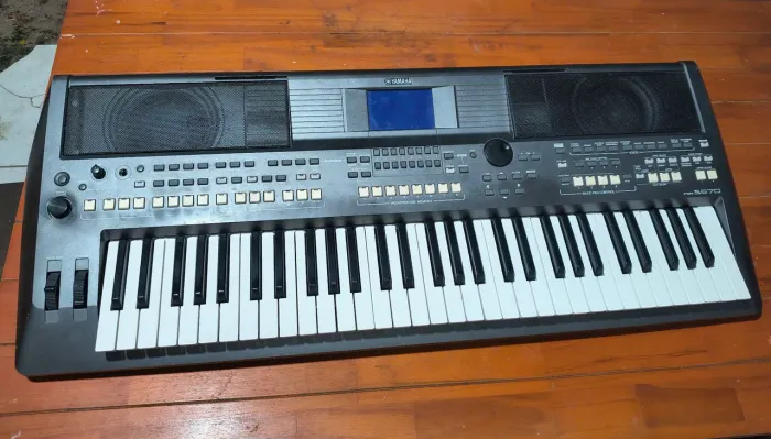 Teclado Yamaha S670