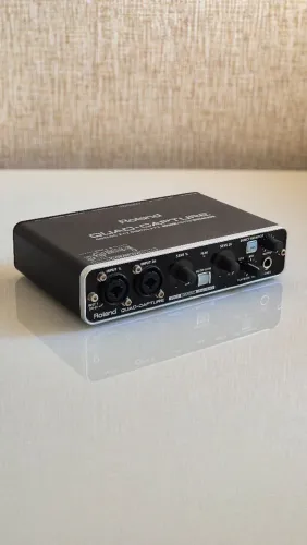 Interface de Áudio Roland Quad-Capture | Profissional | 24bit/192kHz | MIDI