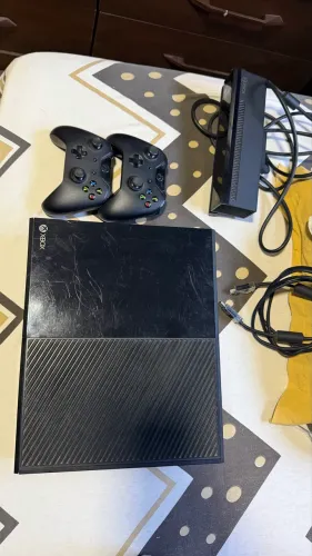 Xbox One 500 GB + 2 Controles Originais + Kinect