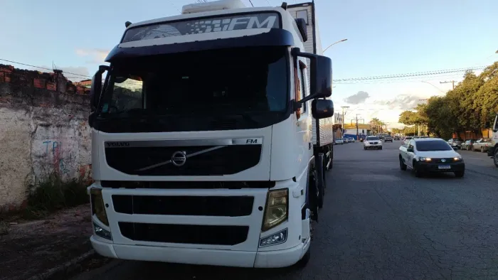OPORTUNIDADE CAMINHÃO VOLVO FM 370 6X2 MANUAL c/AR CONDICIONADO ELÉTRICO 