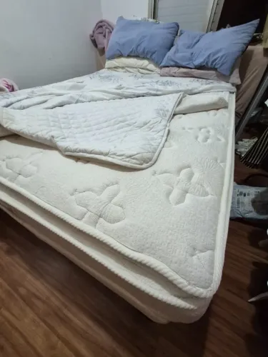 Cama box casal Umaflex Itália com molas ensacadas - pouco usada