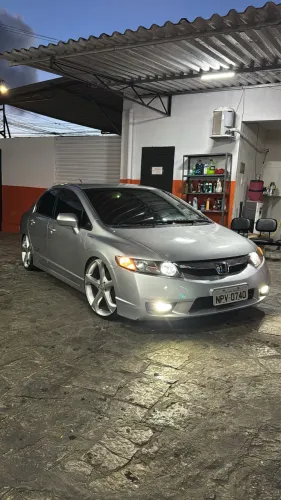 Vendo roda 20 pneu 215/30 ou troco 