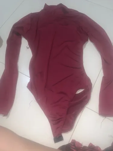 Body Bordo Manga Longa Aberto nas Costas 