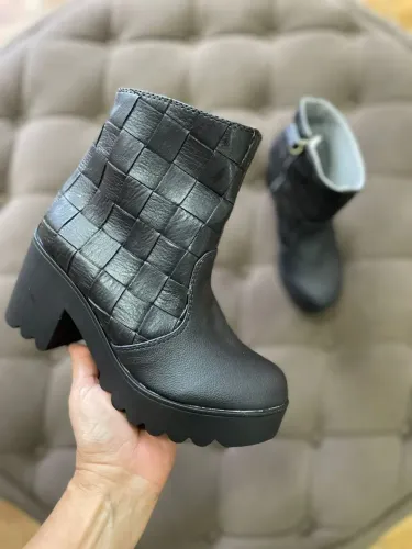Botas feminina em 10 vezes no cartão