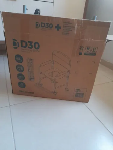 Vendo cadeira de banho nunca utilizada. Ela foi apenas montada,.
