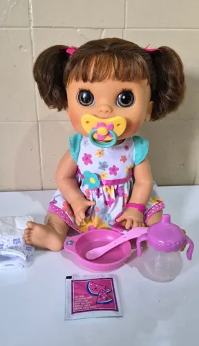 Boneca Baby alive comer e brincar