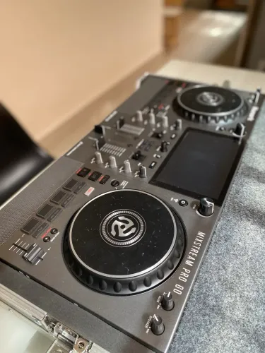 Numark Mixstream Pro Go + Case
