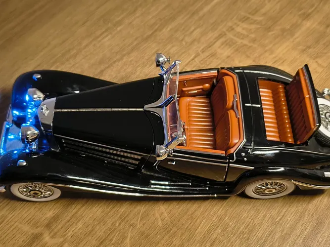 Miniatura Mercedes 1936 na escala 1.24. Novo.