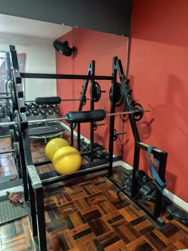 Trave de Agachamento para Academia (Barra de 10 kg GRÁTIS!)