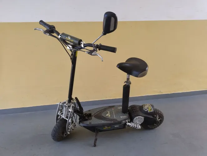Scooter TWO Dogs 800W usada/semi-nova