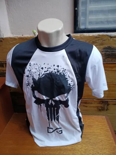 Camiseta tamanho M , sem uso.