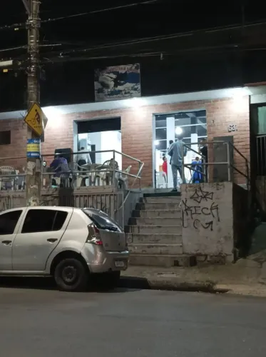 Vende-se casa e loja no bairro Guarani