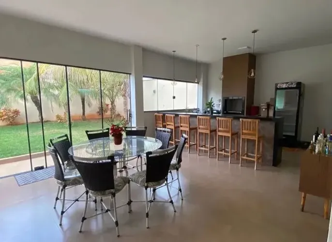 Vende se imóvel mobiliado com 3 quartos