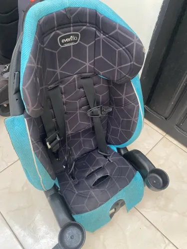 Cadeirinha de automóvel com porta copo