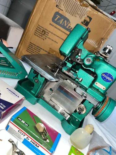 Máquina Overlock Semi Industrial Tander GN1-6D + Acessórios + Linhas