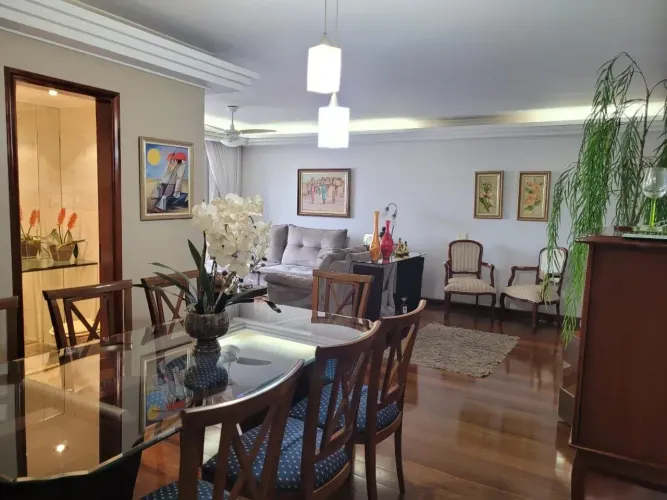 Apartamento na Rua Marechal Deodoro da Fonseca com 185m²