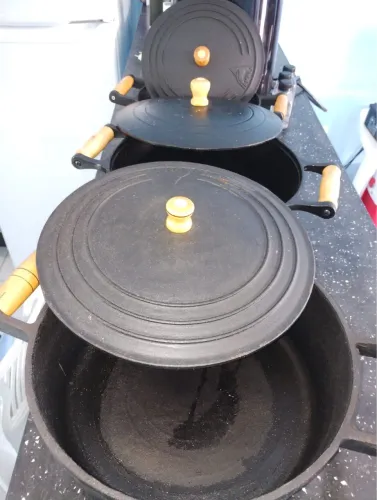 VENDO PANELAS DE FERRO