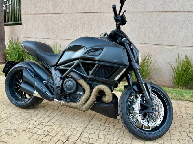 DUCATI DIAVEL DARK 2015
