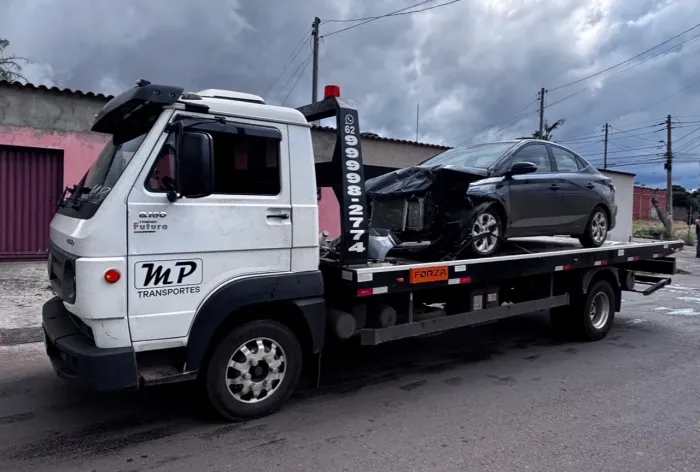 Vendo caminhão plataforma ou no chassis