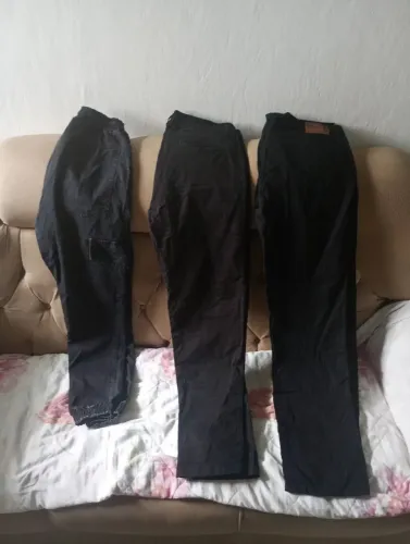 3 Calças pretas duas Tam 46 e uma G