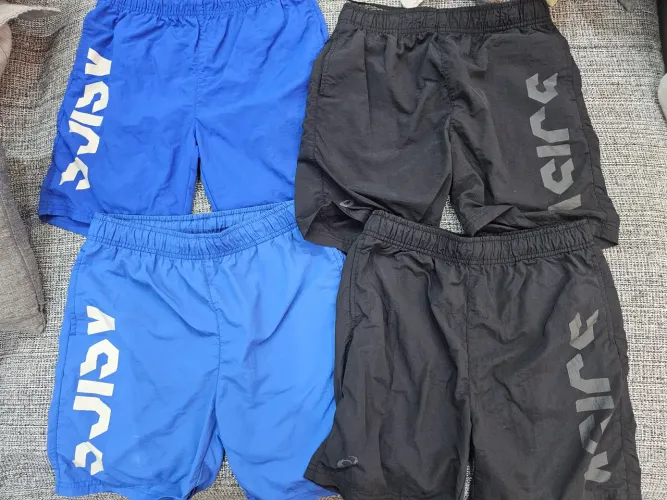 Conjunto esportivo asics com 4 bermudas tamanho 12 e 2 tênis buzz tamanho 37 