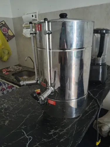 Cafeteira industrial nova. Um mês de comprada